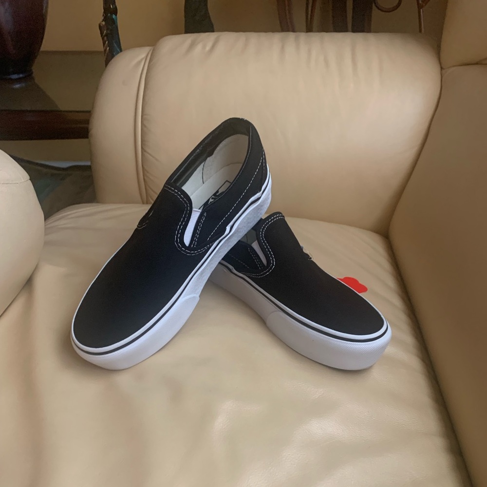 NWOB Vans Platform Slip-On in Black Size 7.